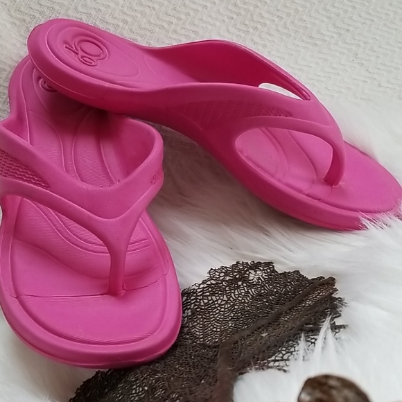 OP Shoes - OP Women's molded hot pink flip flops